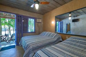 Cama ou camas em um quarto em Mandala Maresias