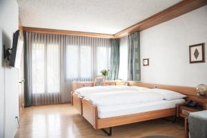 Postel nebo postele na pokoji v ubytování Hotel und Restaurant Wolfensberg