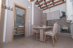 a kitchen and dining room with a table and chairs at Modern Apartment Baćo with Jacuzzi in Šibenik