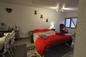 מיטה או מיטות בחדר ב-"appartement au centre & parking" Logement Petite Venise