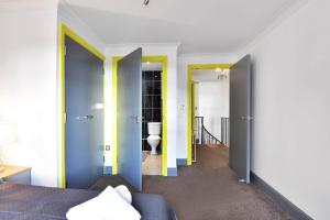 Xclusive Living Stay in City Centre, The Qube