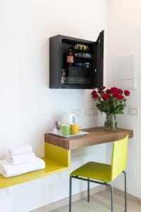 a kitchen with a yellow chair and a microwave at ARIA Design B&B Levanto in Levanto