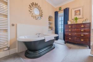 A bathroom at Haven Cottage 