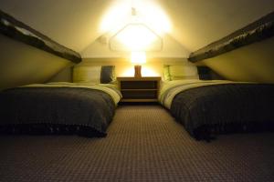 Postel nebo postele na pokoji v ubytování Halfway House
