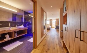 Baðherbergi á Bauernhof Hotel Oberschwarzach