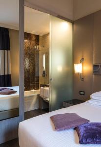 Postel nebo postele na pokoji v ubytování Rome Life Hotel