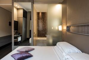 Postel nebo postele na pokoji v ubytování Rome Life Hotel