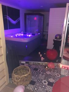Foto sihtkohas Mouscron asuva majutusasutuse SPABYELLEETLUI spa rouge ou bleu galeriist