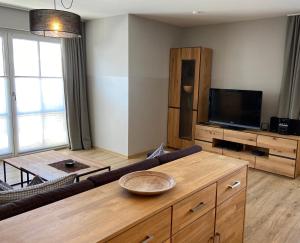 Televízia a/alebo spoločenská miestnosť v ubytovaní EXCLUSIVE APARTMENTS - inclusive Zell am See-Kaprun Sommerkarte und unbegrenztem Tauern SPA Eintritt