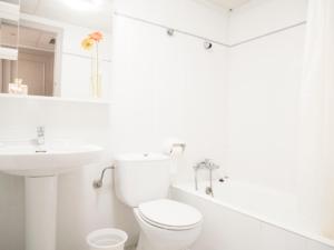 Koupelna v ubytování Apartamentos Marineu Jazmines