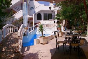 Πισίνα στο ή κοντά στο Myrmidon Hotel 