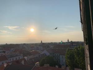 Pohľad na východ alebo západ slnka z apartmánu alebo blízkeho okolia
