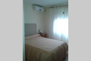 Łóżko lub łóżka w pokoju w obiekcie Apartamento Bellasol