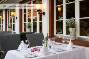 Restoran või mõni muu söögikoht majutusasutuses Hotel Waldrand