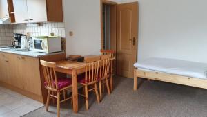 Kuchyňa alebo kuchynka v ubytovaní Apartmány EDDY