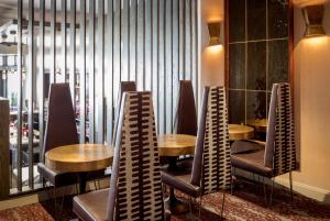 Posezení v ubytování Charlesmark Hotel