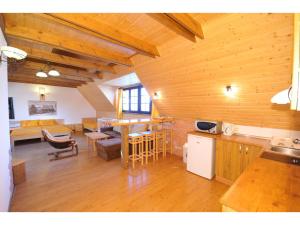 a kitchen and living room of a log cabin at Apartmánová Chalupa in Liptovský Trnovec