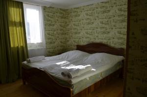 Postel nebo postele na pokoji v ubytování Guesthouse Qarim