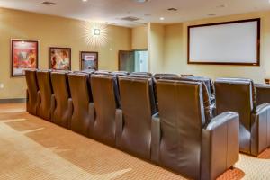 Χώρος καθιστικού στο Emerald by the Sea #806