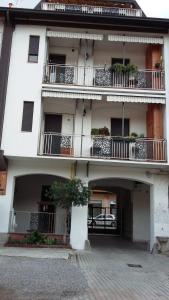 a large white building with balconies and a courtyard at Ca' Lina in Lainate