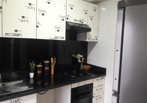 Kuchyň nebo kuchyňský kout v ubytování Charmant Appartement avec une vue imprenable