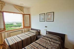 A bed or beds in a room at Club Villamar - Sport Még 17 kép