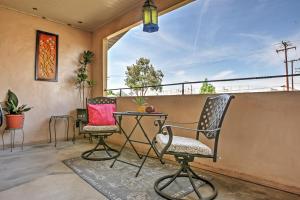 Μπαλκόνι ή βεράντα στο Unique Long Beach House with Patio, Grill and Balcony