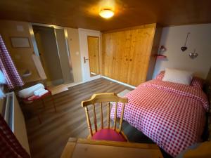 Ein Bett oder Betten in einem Zimmer der Unterkunft Gasthaus Sternen