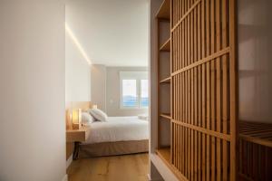 Posteľ alebo postele v izbe v ubytovaní Apartamentos Reina Victoria