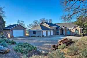 Gallery image of Peaceful Retreat with Hot Tub and Sierra Mtn Views! in Columbia