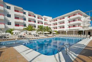 Bazén v ubytování Coral Star Apartments nebo v jeho okolí