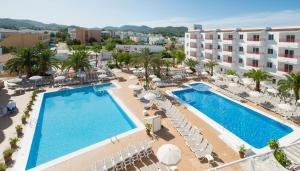 Bazén v ubytování Coral Star Apartments nebo v jeho okolí