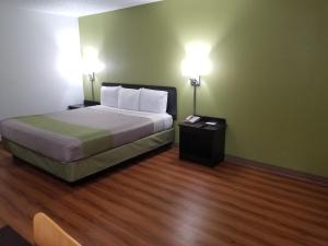 Postel nebo postele na pokoji v ubytování Motel 6-Lawrenceville, NJ