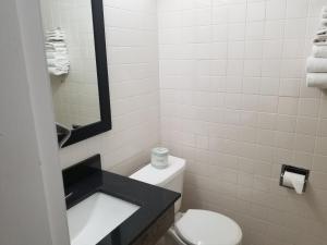 Koupelna v ubytování Motel 6-Lawrenceville, NJ