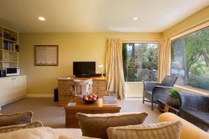 O zonă de relaxare la 139 On Peninsula - The ideal retreat 2 Bedroom Apartment