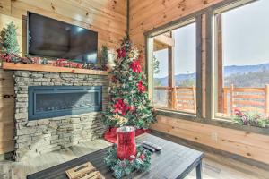 Smoky Mtn Hideaway with Hot Tub, Deck and Gorgeous View