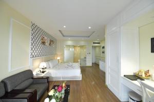 Postel nebo postele na pokoji v ubytování Hanoi HM Boutique Hotel