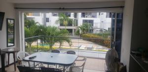 a balcony with a table and chairs and a view at Ciudadela Santafe in Santa Fe de Antioquia