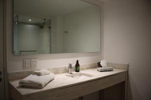 Ένα μπάνιο στο Small cozy apartment in the historic center +12 φωτογραφίες