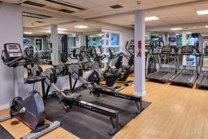 Fitness centrum a/nebo fitness zařízení v ubytování Holiday Inn Leeds Garforth by IHG