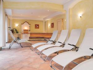 A seating area at Stiegenwirt