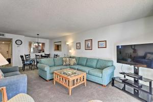 Gallery image of Central Cocoa Beach Condo with View, Steps to Beach! in Cocoa Beach