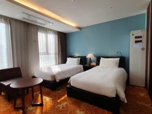 Postel nebo postele na pokoji v ubytování Hotel Leo