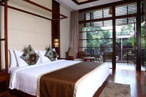 a bedroom with a large bed and a large window at Sea Shell Samssara in Neil Island