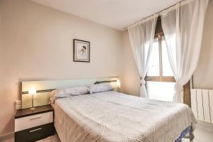 Posteľ alebo postele v izbe v ubytovaní Calafell Playa