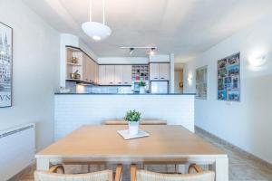 Kuchyňa alebo kuchynka v ubytovaní Apart-rent Apartment Port Grec 0162