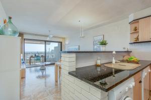 Kuchyňa alebo kuchynka v ubytovaní Apart-rent Apartment Port Grec 0162