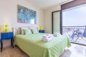 Posteľ alebo postele v izbe v ubytovaní Apart-rent Apartment Port Grec 0162