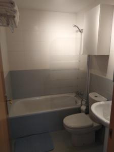 a bathroom with a tub and a toilet and a sink at DavidSara in Llanes