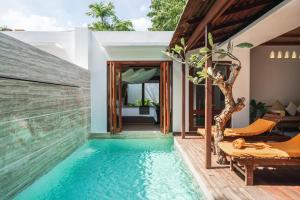 Bazén v ubytování Malisa Villa Suites - SHA Extra Plus nebo v jeho okolí